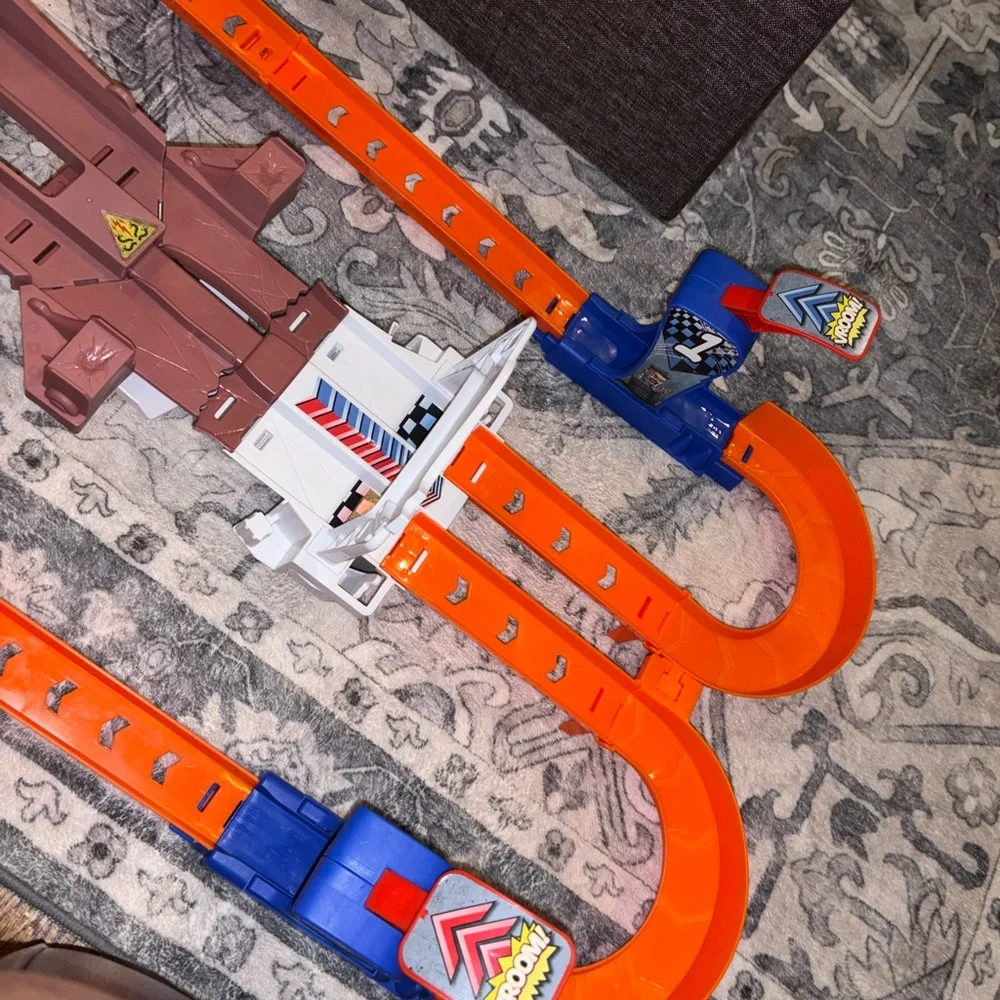 Hot Wheels Spider Man Racer Verse Track Set - Picture 7 of 14